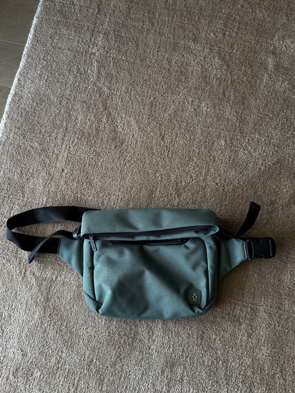 Crumpler like new green crossbody bag commuter style